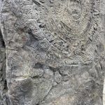 Felswand integriert mit Azteken Kalender